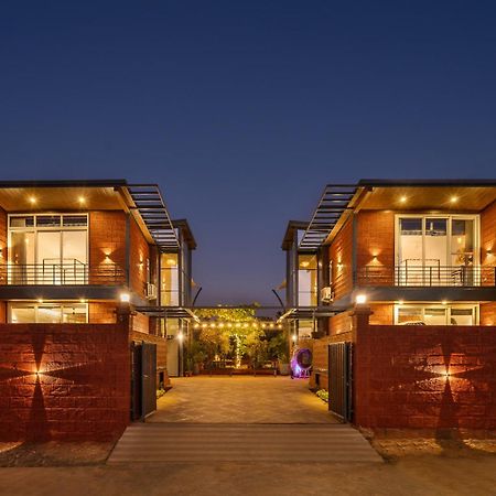 Saffronstays Calvin - 3 Bedroom Pool Villa In โลนาวาลา ภายนอก รูปภาพ