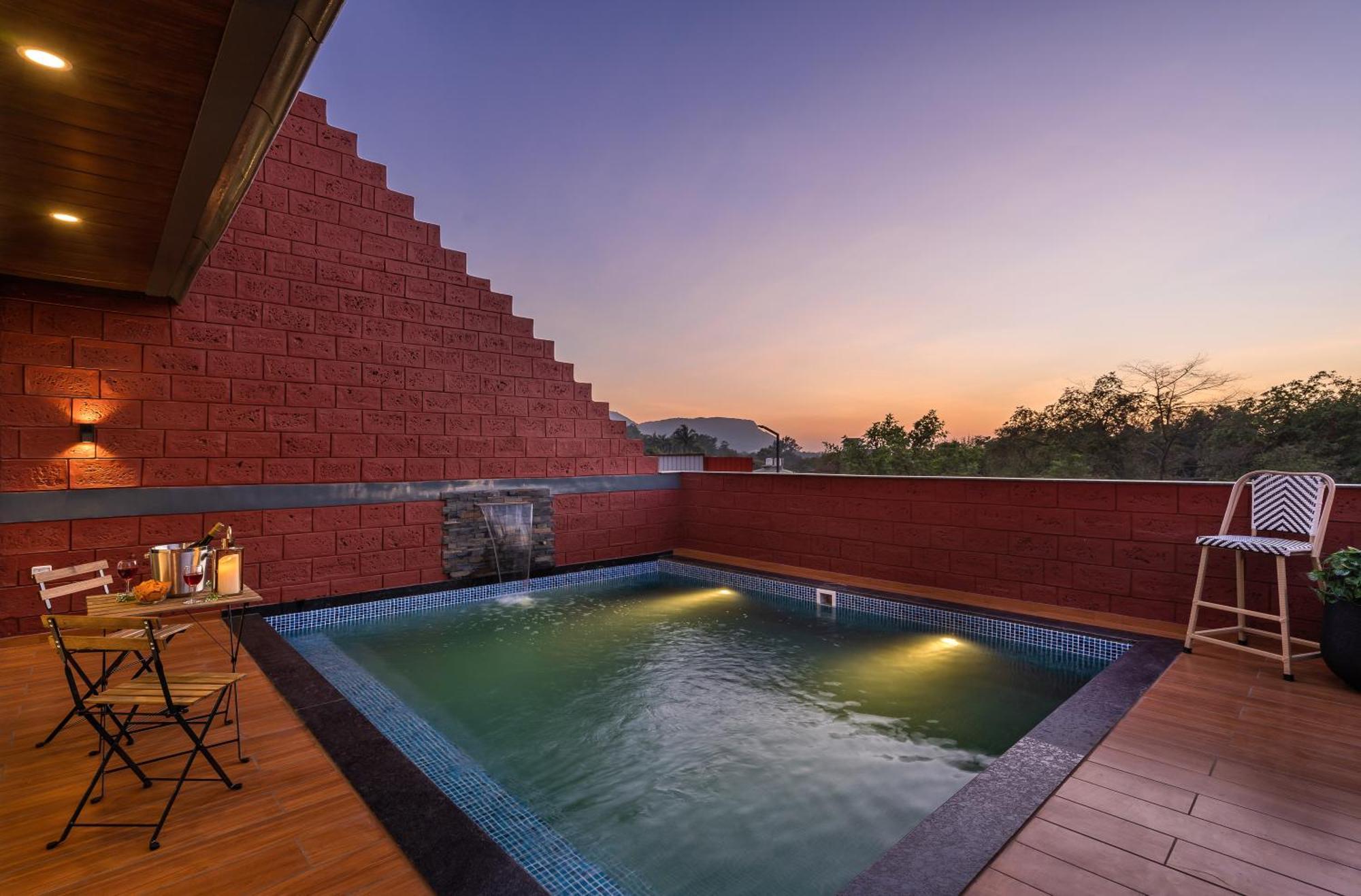 Saffronstays Calvin - 3 Bedroom Pool Villa In โลนาวาลา ภายนอก รูปภาพ