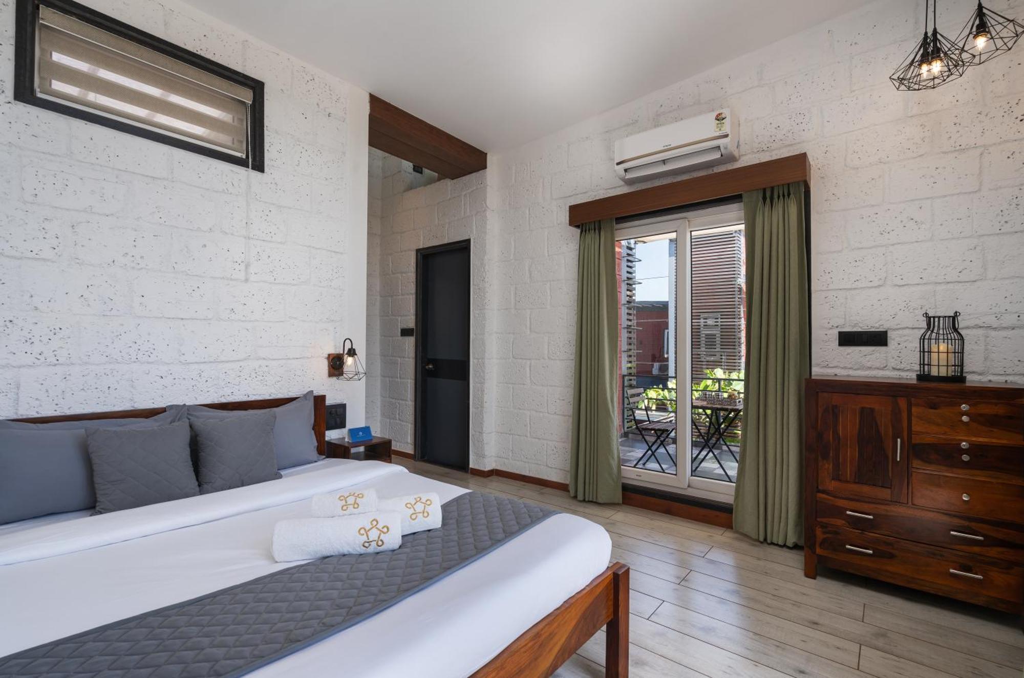 Saffronstays Calvin - 3 Bedroom Pool Villa In โลนาวาลา ภายนอก รูปภาพ