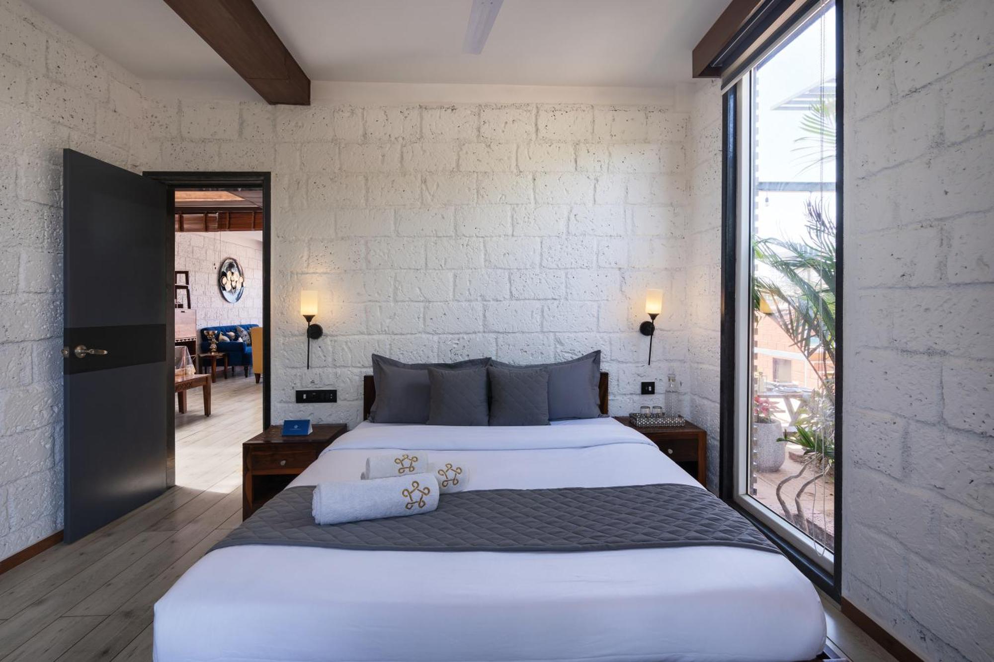 Saffronstays Calvin - 3 Bedroom Pool Villa In โลนาวาลา ภายนอก รูปภาพ