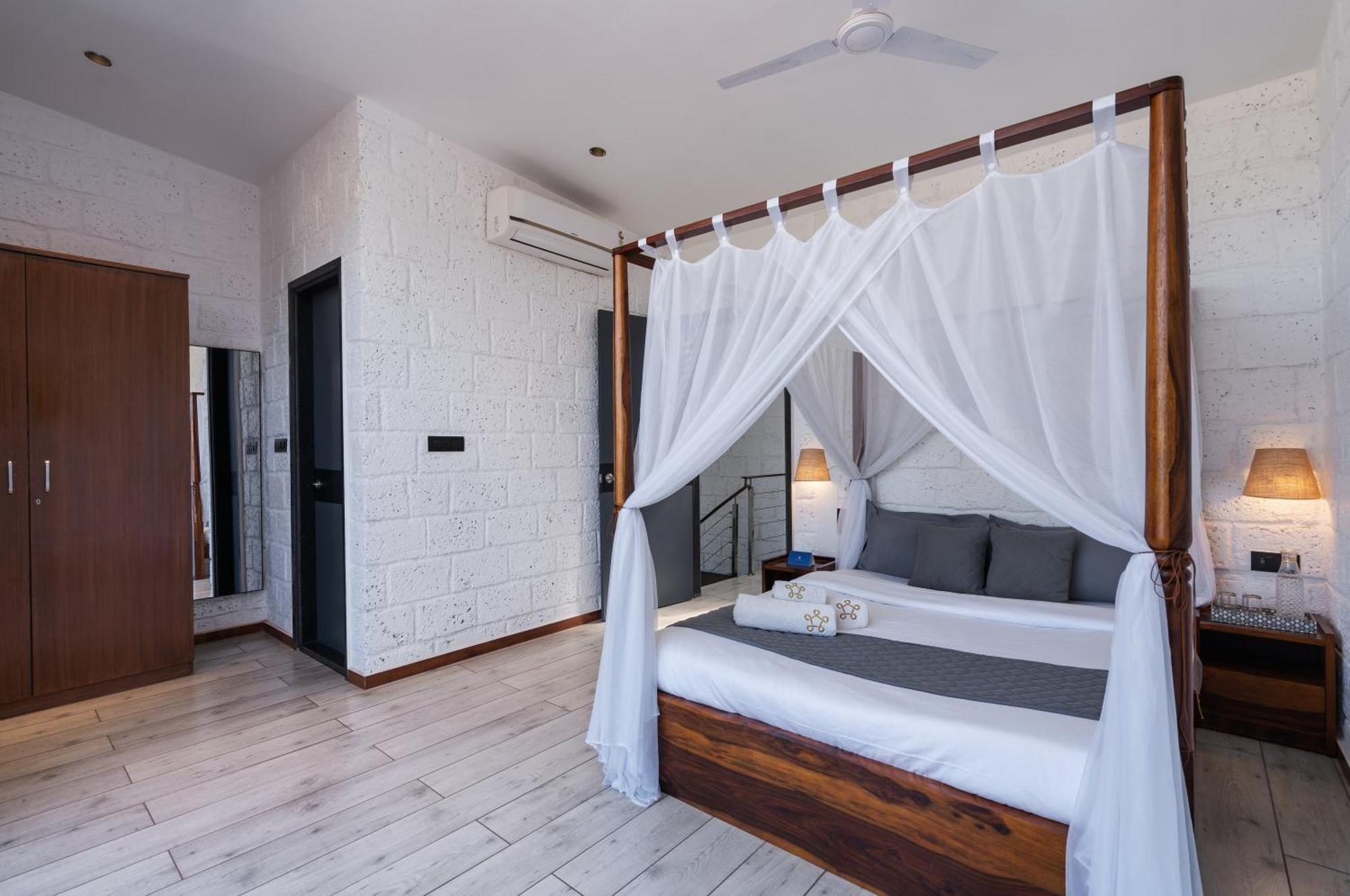 Saffronstays Calvin - 3 Bedroom Pool Villa In โลนาวาลา ภายนอก รูปภาพ