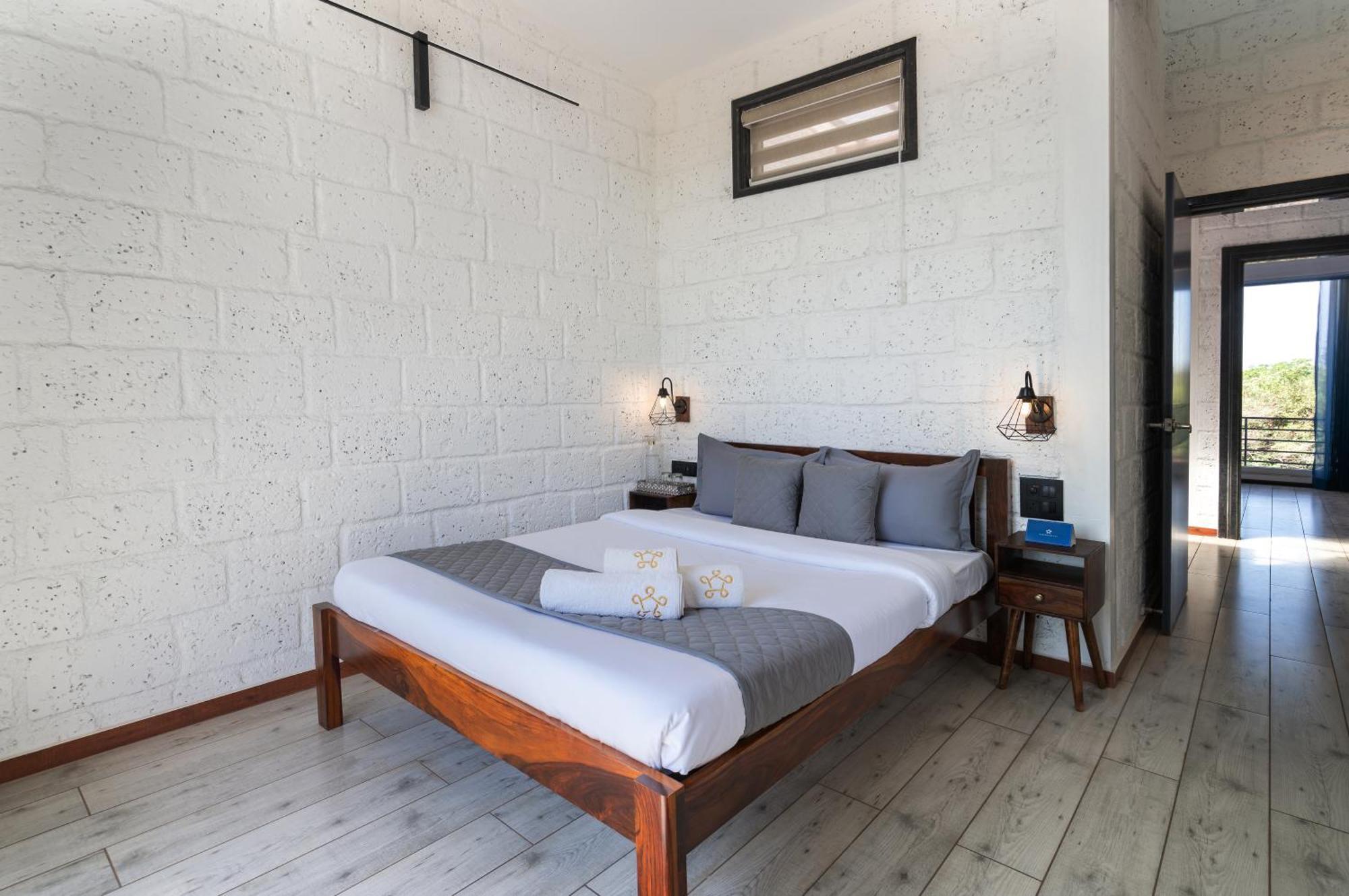 Saffronstays Calvin - 3 Bedroom Pool Villa In โลนาวาลา ภายนอก รูปภาพ
